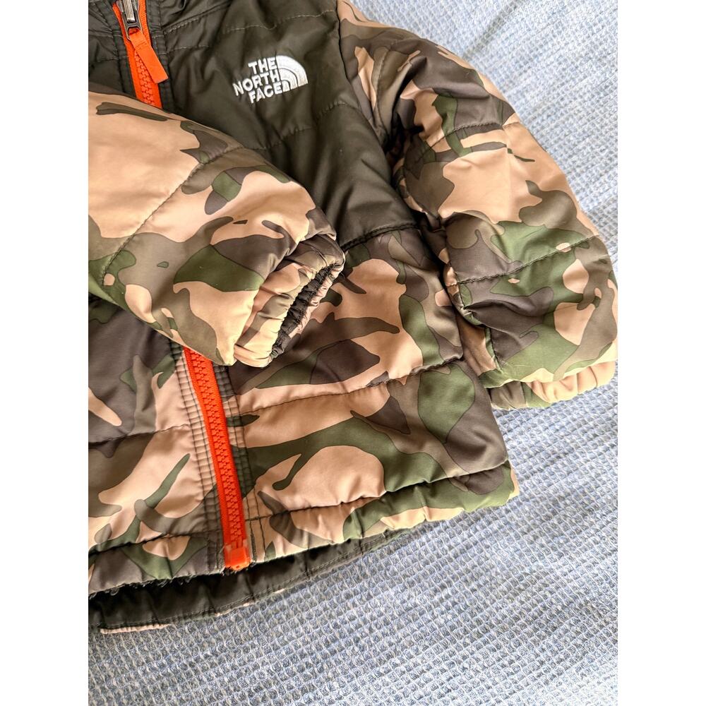 The North Face Reversible Mount Chimbo Hooded Jacket - Picture 5 of 10